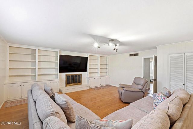 6416 LOS ROBLES Drive, El Paso, TX 79912