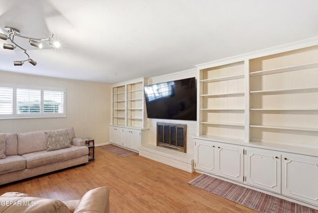 6416 LOS ROBLES Drive, El Paso, TX 79912