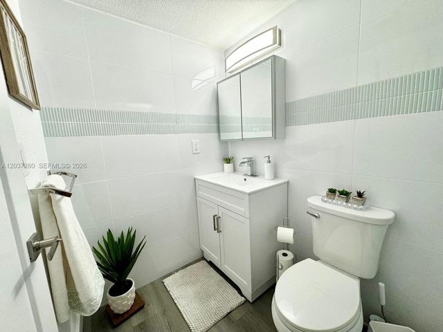 2501 S Ocean Drive L14, Hollywood, FL 33019