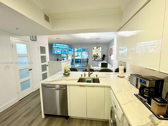 2501 S Ocean Drive L14, Hollywood, FL 33019