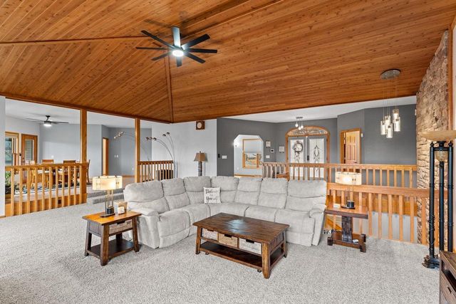 S4362 Fox Hill Circle, Baraboo, WI 53913