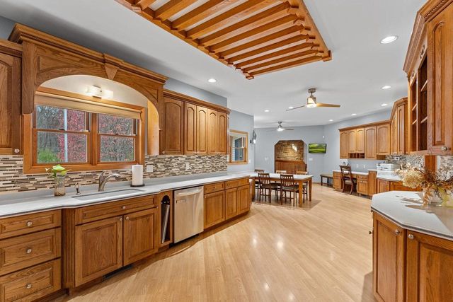 S4362 Fox Hill Circle, Baraboo, WI 53913