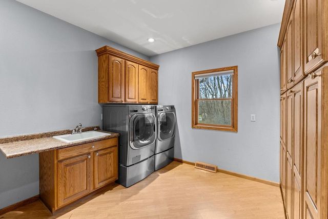 S4362 Fox Hill Circle, Baraboo, WI 53913