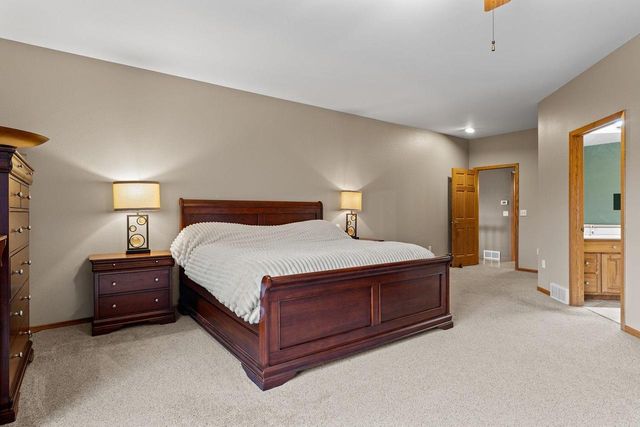 S4362 Fox Hill Circle, Baraboo, WI 53913