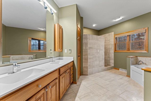 S4362 Fox Hill Circle, Baraboo, WI 53913