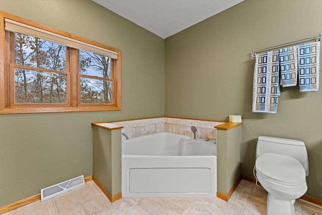 S4362 Fox Hill Circle, Baraboo, WI 53913