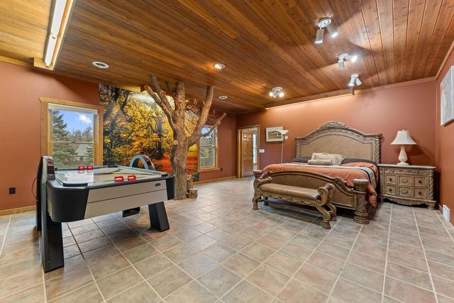 S4362 Fox Hill Circle, Baraboo, WI 53913