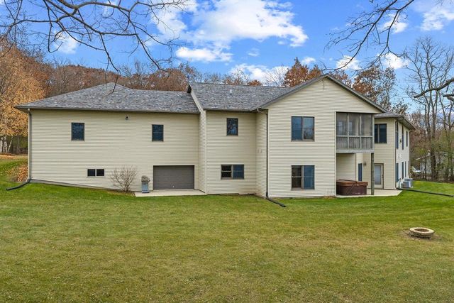 S4362 Fox Hill Circle, Baraboo, WI 53913
