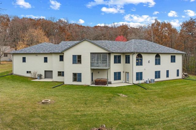 S4362 Fox Hill Circle, Baraboo, WI 53913