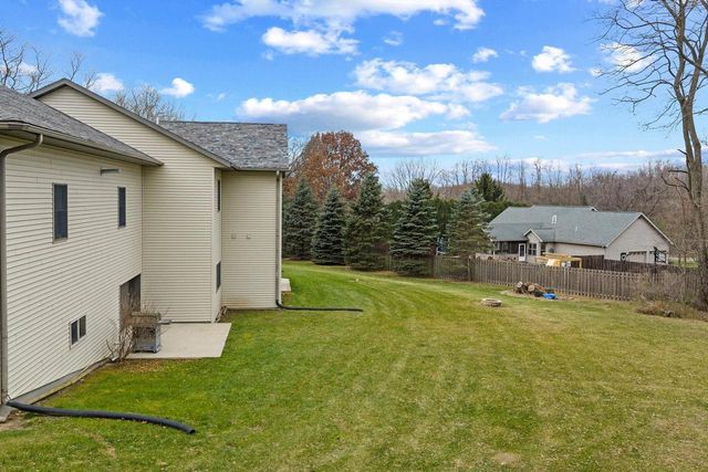 S4362 Fox Hill Circle, Baraboo, WI 53913