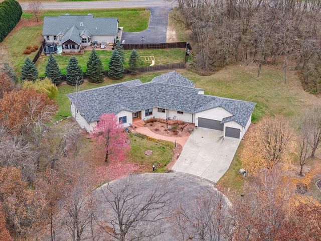 S4362 Fox Hill Circle, Baraboo, WI 53913