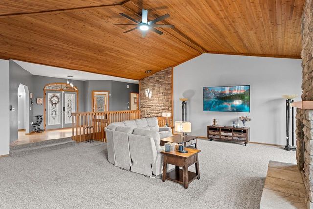 S4362 Fox Hill Circle, Baraboo, WI 53913