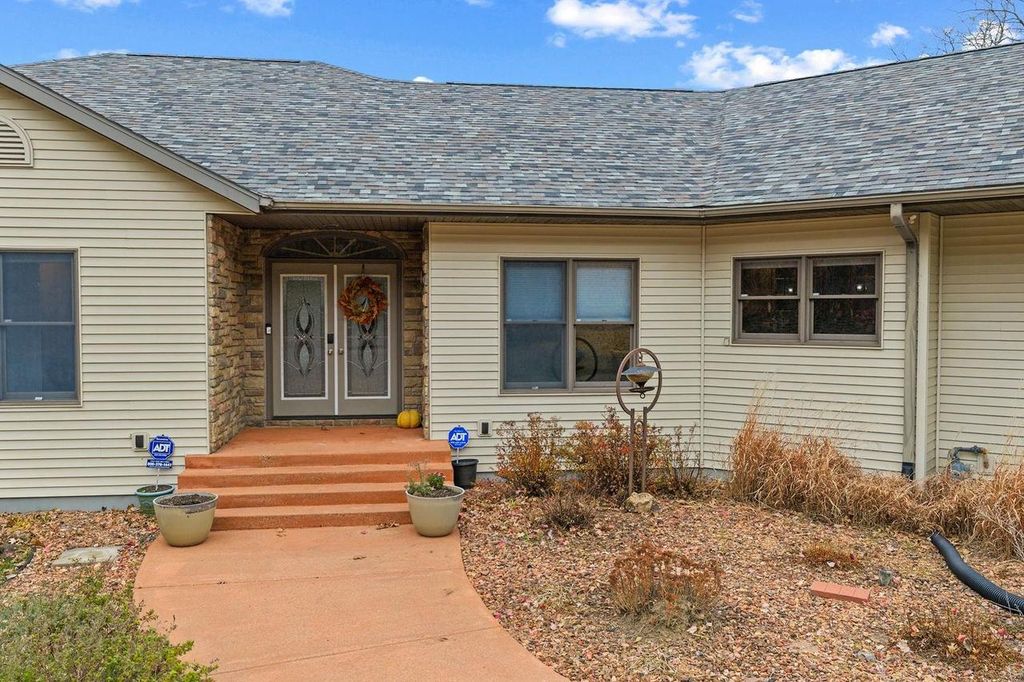 S4362 Fox Hill Circle, Baraboo, WI 53913