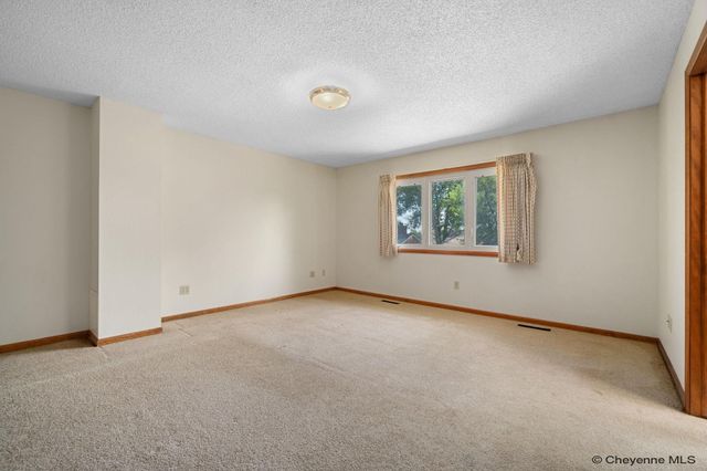 706 MYLAR PARK DR, Cheyenne, WY 82009