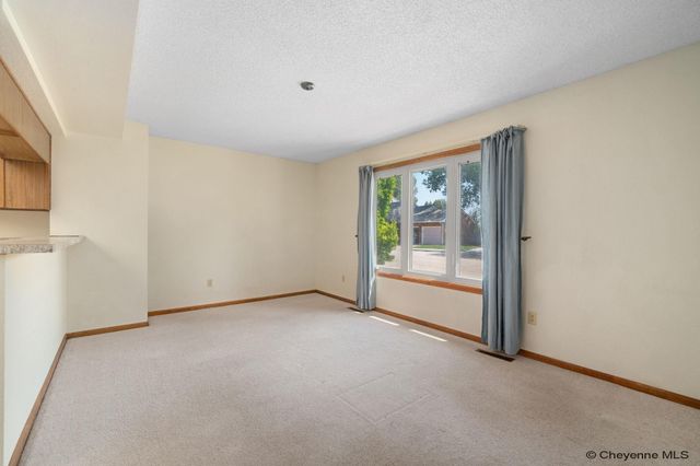 706 MYLAR PARK DR, Cheyenne, WY 82009