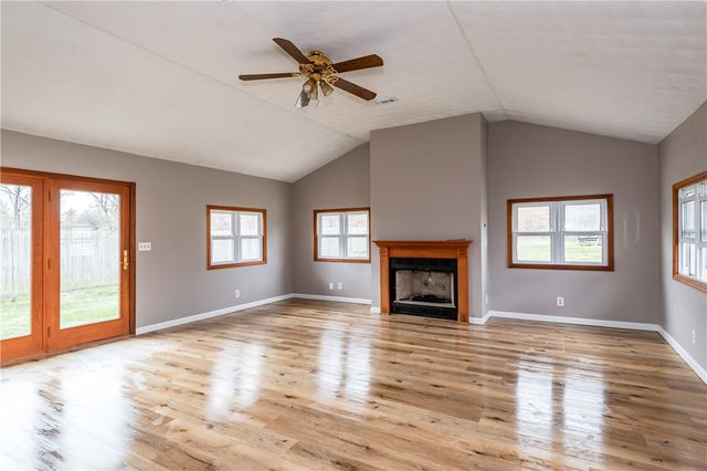 208 Pinegrove Drive, Bellbrook, OH 45305