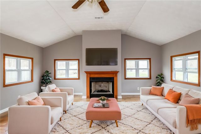 208 Pinegrove Drive, Bellbrook, OH 45305