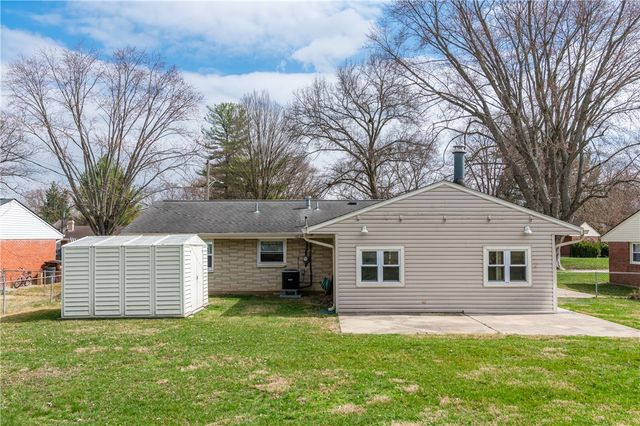 208 Pinegrove Drive, Bellbrook, OH 45305
