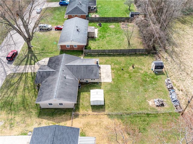 208 Pinegrove Drive, Bellbrook, OH 45305