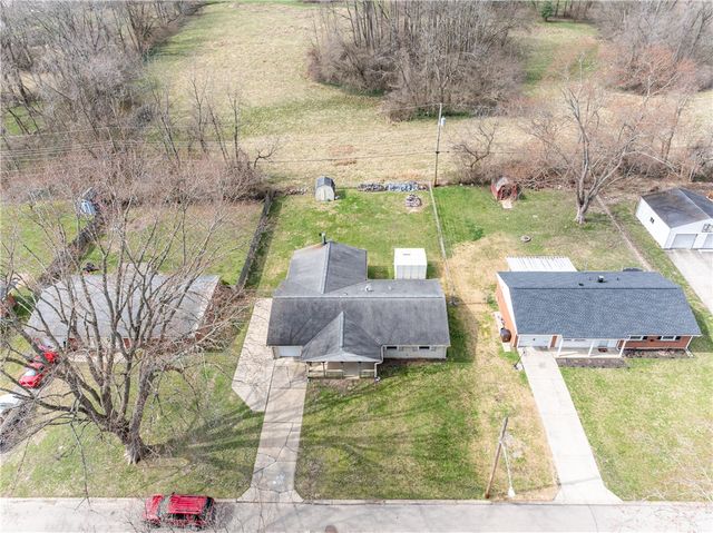 208 Pinegrove Drive, Bellbrook, OH 45305
