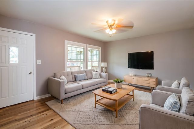 208 Pinegrove Drive, Bellbrook, OH 45305