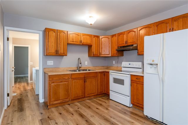 208 Pinegrove Drive, Bellbrook, OH 45305