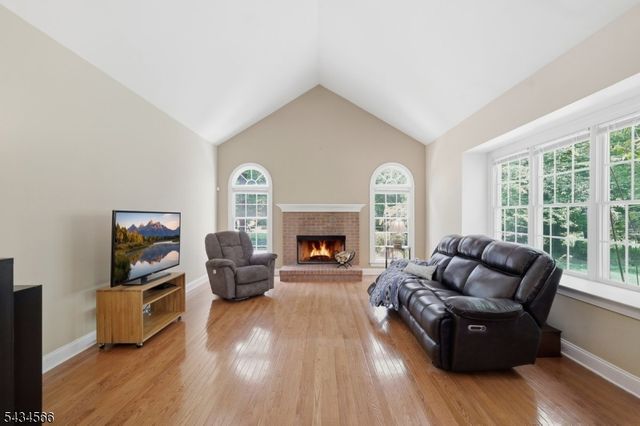 6 Janet Dr, Washington Twp., NJ 07853