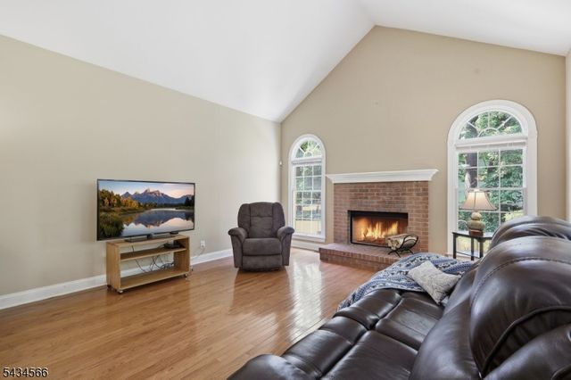 6 Janet Dr, Washington Twp., NJ 07853