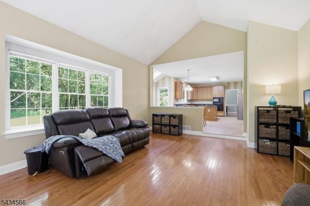 6 Janet Dr, Washington Twp., NJ 07853
