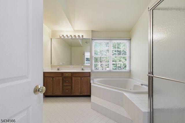 6 Janet Dr, Washington Twp., NJ 07853