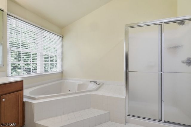 6 Janet Dr, Washington Twp., NJ 07853