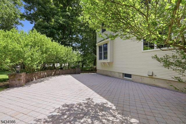 6 Janet Dr, Washington Twp., NJ 07853