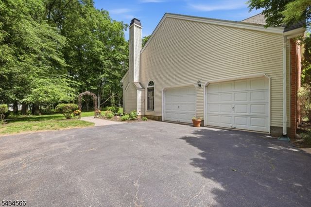 6 Janet Dr, Washington Twp., NJ 07853