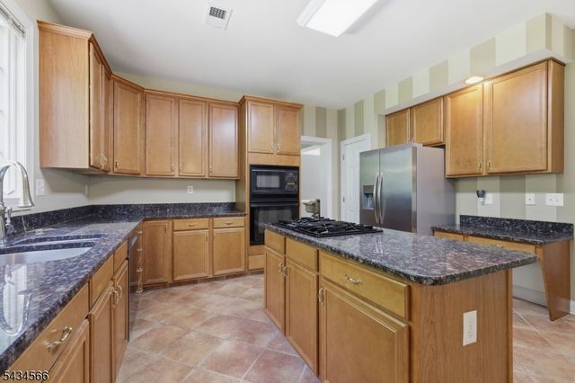 6 Janet Dr, Washington Twp., NJ 07853