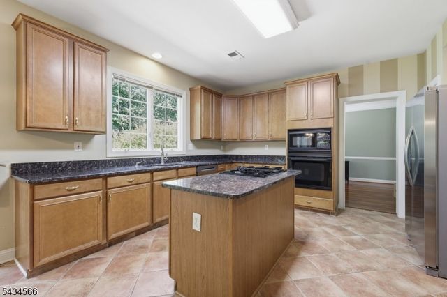 6 Janet Dr, Washington Twp., NJ 07853