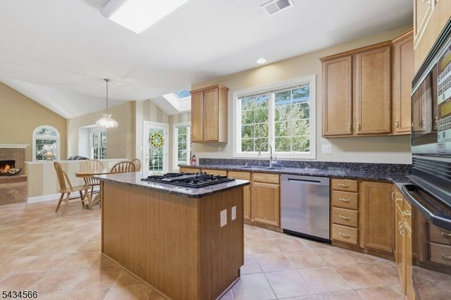 6 Janet Dr, Washington Twp., NJ 07853