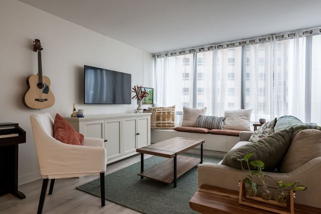 2800 N Lake Shore Drive 715, Chicago, IL 60657