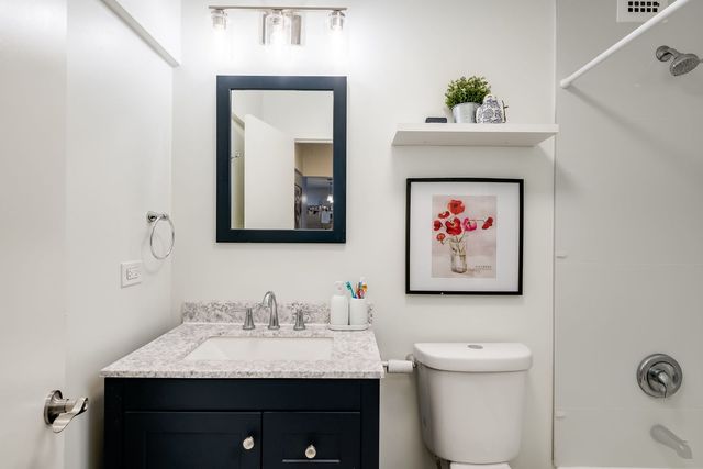 2800 N Lake Shore Drive 715, Chicago, IL 60657