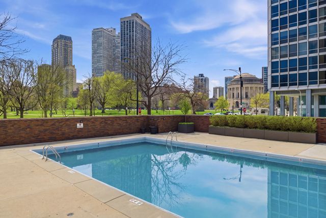 2800 N Lake Shore Drive 715, Chicago, IL 60657