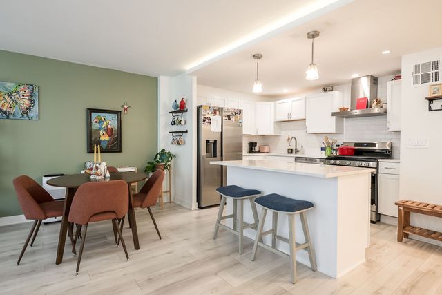 2800 N Lake Shore Drive 715, Chicago, IL 60657