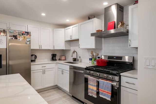 2800 N Lake Shore Drive 715, Chicago, IL 60657