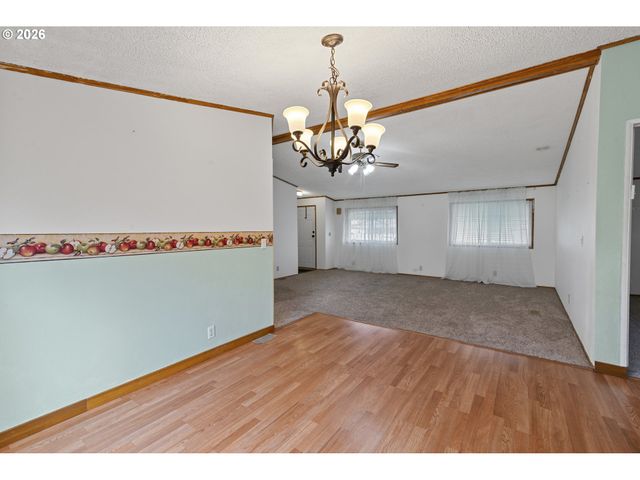 800 MATHIAS Ct, Molalla, OR 97038