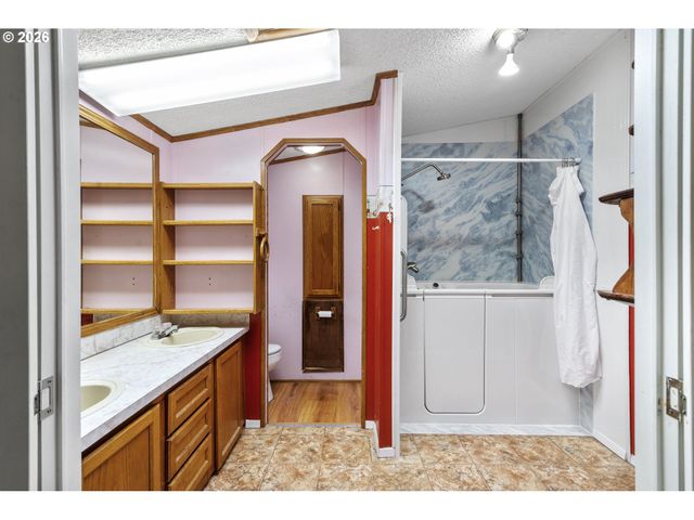 800 MATHIAS Ct, Molalla, OR 97038