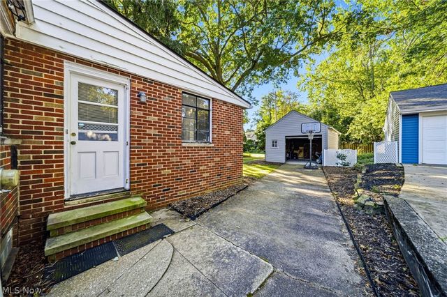 24015 Bruce Road, Bay Village, OH 44140