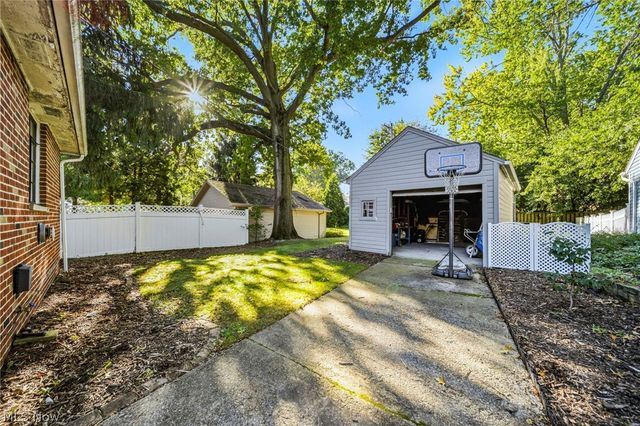 24015 Bruce Road, Bay Village, OH 44140