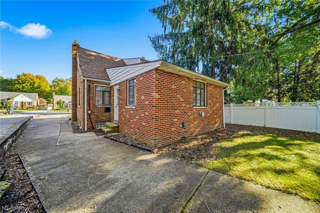 24015 Bruce Road, Bay Village, OH 44140