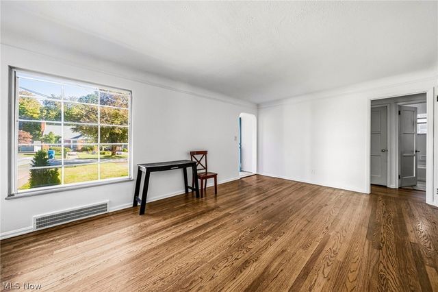 24015 Bruce Road, Bay Village, OH 44140