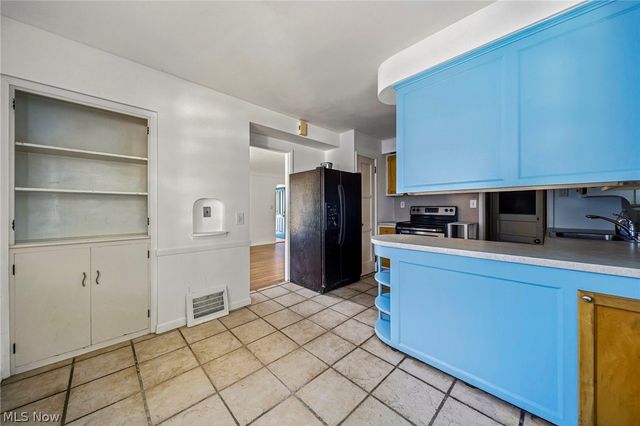 24015 Bruce Road, Bay Village, OH 44140