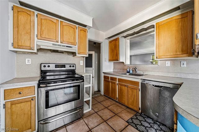 24015 Bruce Road, Bay Village, OH 44140