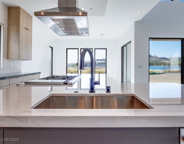 65 Bellissima Lago Court, Henderson, NV 89011